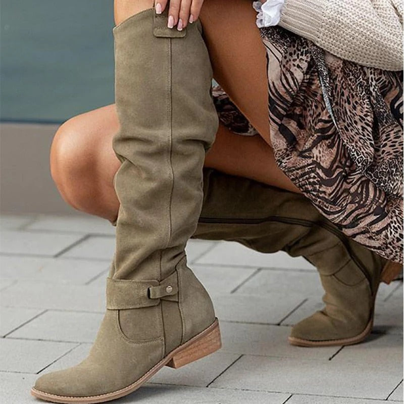 Bottes élégantes en cuir suédé 