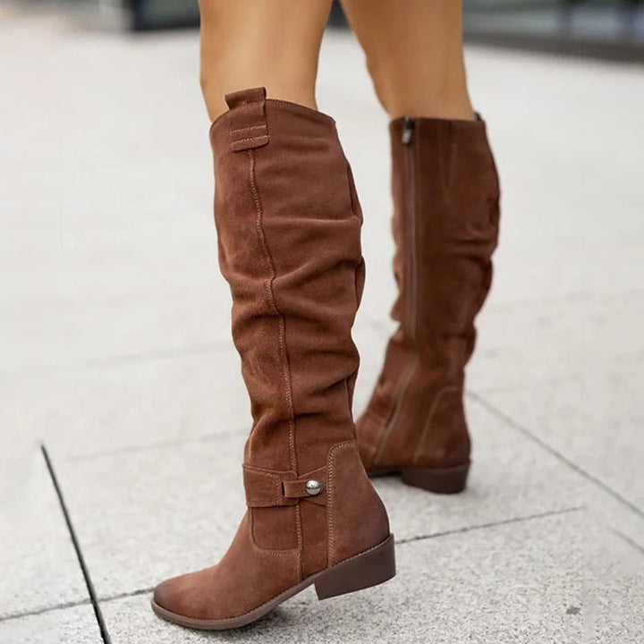 Bottes élégantes en cuir suédé 